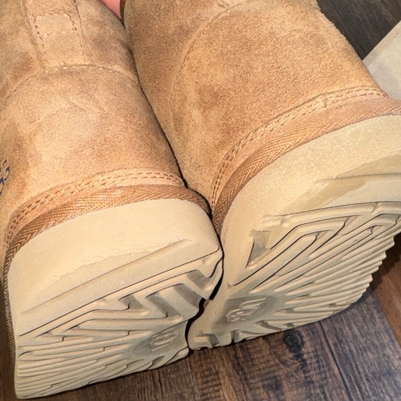 UGG Kids Neumell ll tan boots - Picture 16 of 16